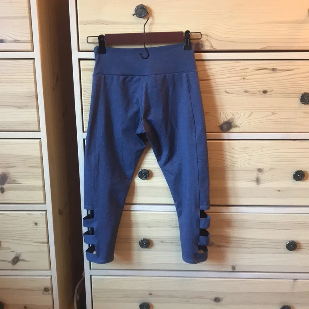 Onzie Slit Capri Leggings in Gray/Blue Color Size Extra Small